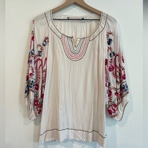 Chelsea and Violet embroidered puffy sleeve top size